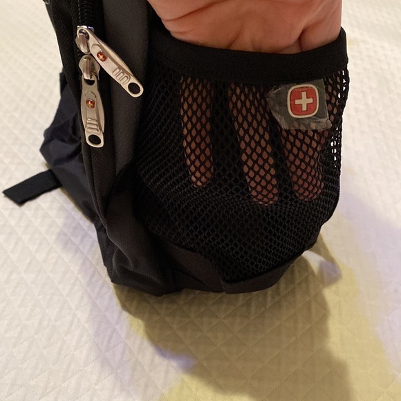 Swiss Gear Backpack in gray & black - Picture 10 of 16